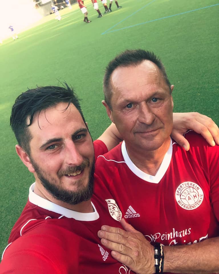 Unsere Aktiven-Trainer Dennis Ilsemann und Bubi Becker feiern den 3. Platz in Sonnenberg