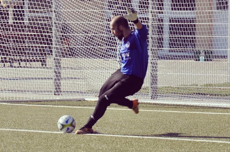 Torhüter Mourad Koubaa am Ball