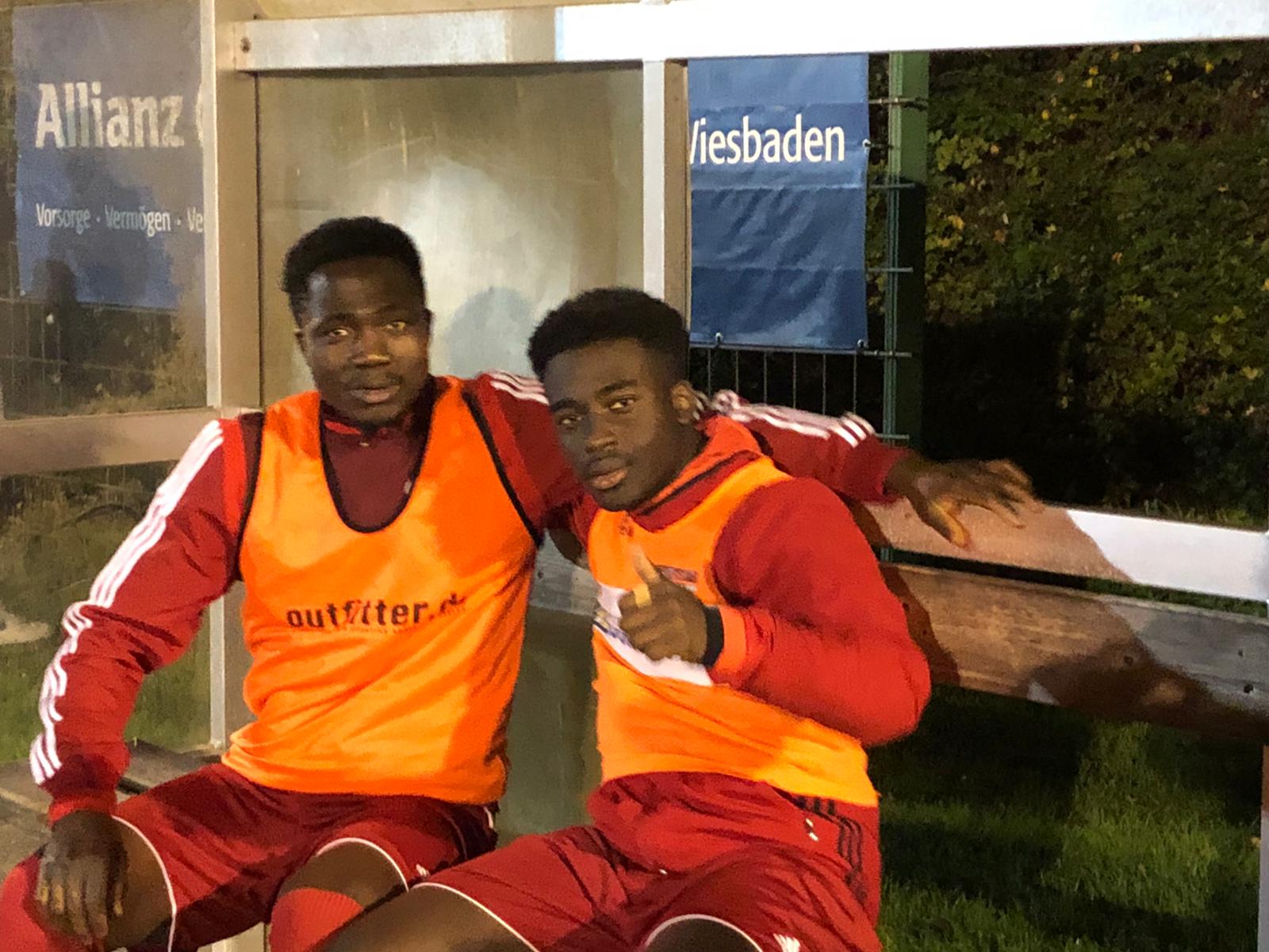Auch die Ersatzspieler Dramani Adams und Nathanael Ampong waren zufrieden mit der Leistung unserer Mannschaft.